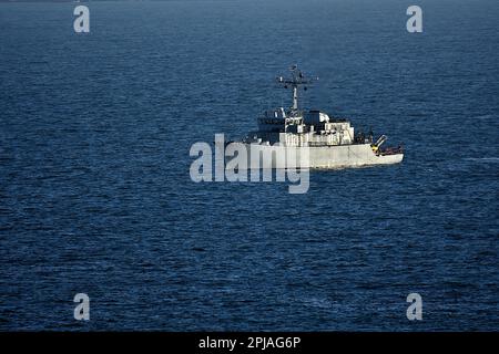 Marsiglia, Francia. 30th Mar, 2023. Una nave da guerra francese è vista in mare a Marsiglia. (Foto di Gerard Bottino/SOPA Images/Sipa USA) Credit: Sipa USA/Alamy Live News Foto Stock