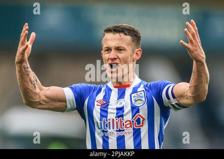 Jonathan Hogg #6 di Huddersfield Town festeggia le città 4-2 vincendo Middlesbrough durante la partita del campionato Sky Bet Huddersfield Town vs Middlesbrough al John Smith's Stadium, Huddersfield, Regno Unito, 1st aprile 2023 (Foto di Mark Cosgrove/News Images) Foto Stock