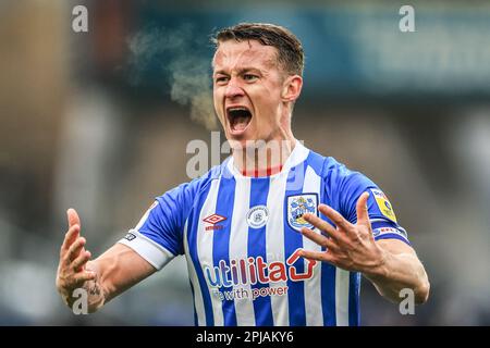 Jonathan Hogg #6 di Huddersfield Town festeggia le città 4-2 vincendo Middlesbrough durante la partita del campionato Sky Bet Huddersfield Town vs Middlesbrough al John Smith's Stadium, Huddersfield, Regno Unito, 1st aprile 2023 (Foto di Mark Cosgrove/News Images) Foto Stock