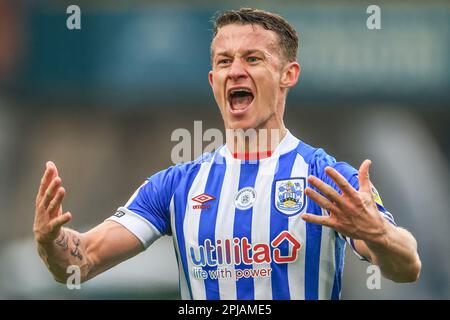 Huddersfield, Regno Unito. 01st Apr, 2023. Jonathan Hogg #6 di Huddersfield Town festeggia la vittoria delle città 4-2 su Middlesbrough durante la partita del campionato Sky Bet Huddersfield Town vs Middlesbrough al John Smith's Stadium, Huddersfield, Regno Unito, 1st aprile 2023 (Foto di Mark Cosgrove/News Images) a Huddersfield, Regno Unito il 4/1/2023. (Foto di Mark Cosgrove/News Images/Sipa USA) Credit: Sipa USA/Alamy Live News Foto Stock