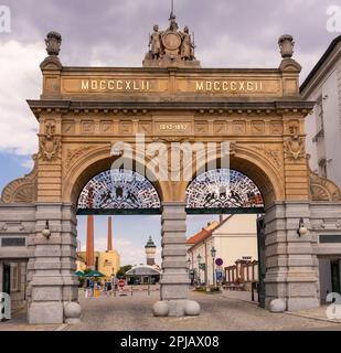 PILSEN, REPUBBLICA CECA, EUROPA - cancello principale della fabbrica di birra Pilsner Urquell. Progettato da Emanuel Klotz. Foto Stock