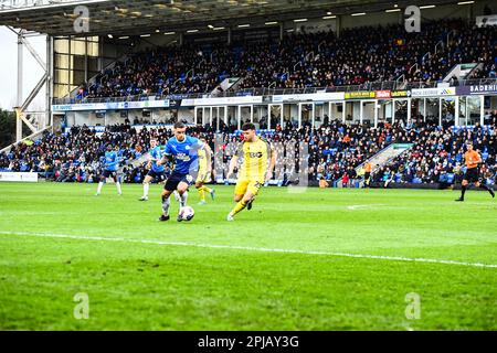 Oliver Norburn (18 Peterborough United) durante la partita della Sky Bet League 1 tra Peterborough e Oxford United a London Road, Peterborough sabato 1st aprile 2023. (Foto: Kevin Hodgson | NOTIZIE MI) Credit: NOTIZIE MI & Sport /Alamy Live News Foto Stock