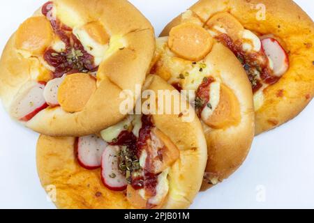 Mini pizza è un cibo di strada. Ciò lo rende conveniente ed economico in Thailandia, adatto per i bambini Foto Stock