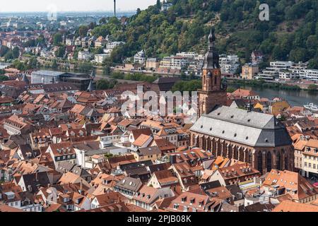 Veduta aerea del centro storico di Heidelberg dal punto panoramico del castello di Heidelberg, Baden-Württemberg, Germania Foto Stock