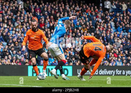 Glasgow, Regno Unito. 1st Apr, 2023. I Rangers hanno giocato a Dundee United all'Ibrox Stadium, la casa dei Rangers, in una partita della Scottish Premiership. Rangers ha vinto 2 - 0 con entrambi i gol segnati da Malik Tillman (numero 71) in 38 minuti e 55 minuti. È stato un gioco significativo per Allan McGregor, portiere dei Rangers perché era il gioco 500th che aveva giocato per il club. Credit: Findlay/Alamy Live News Foto Stock