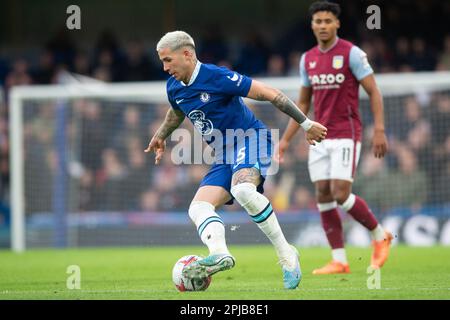 Londra, Regno Unito. 01st Apr, 2023. Enzo Fernandez di Chelsea durante la partita della Premier League tra Chelsea e Aston Villa a Stamford Bridge, Londra, Inghilterra il 1 aprile 2023. Foto di Salvio Calabrese. Solo per uso editoriale, licenza richiesta per uso commerciale. Non è utilizzabile nelle scommesse, nei giochi o nelle pubblicazioni di un singolo club/campionato/giocatore. Credit: UK Sports Pics Ltd/Alamy Live News Foto Stock