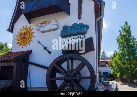 Quedlinburg: Fabbrica di orologi di Harz con il più grande orologio a cucù al di fuori della Foresta Nera nella frazione Gernrode di Harz, Sachsen-Anhalt, Sassonia-Anhalt, G Foto Stock