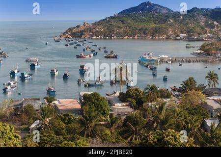 Barche da pesca a Vinh Hy Bay, South China Sea, Vietnam Foto Stock