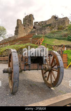 Castello di Szigliget roccaforte accanto al lago Balaton con bella vista sul bacino di Tapolca Foto Stock