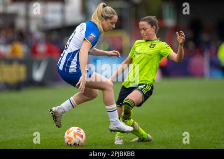 1 aprile 2023. Ona Batlle, Poppy Pattinson. Barclays, partita della Super League femminile tra Brighton e Manchester United, Broadfield Stadium (Crawley). Foto Stock