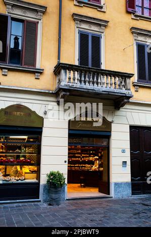 Panificio italiano a Como, in Piazza Boldoni. Foto Stock