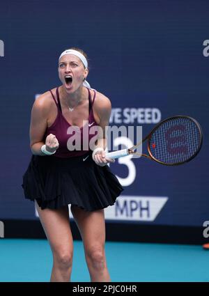 Miami Gardens, Florida, Stati Uniti. 1st Apr, 2023. Il tennista della Repubblica Ceca PETRA KVITOVA festeggia giocando in Kazakhani Elena Rybakina nelle finali dei singoli del Miami Open 2023 a Miami Gardens. (Credit Image: © Andrew Patron/ZUMA Press Wire) SOLO PER USO EDITORIALE! Non per USO commerciale! Foto Stock