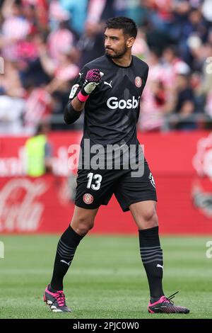 GIRONA, SPAGNA - 1 APRILE: Paulo Gazzaniga del Girona FC celebra un gol durante la partita la Liga Santander tra Girona FC e RCD Espanyol all'Estadio Municipal Montilivi il 1 aprile 2023 a Girona, Spagna (Foto di David Ramirez/DAX Images) Foto Stock