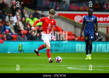 Oakwell Stadium, Barnsley, Inghilterra - 1st aprile 2023 Luca Connell (48) di Barnsley - durante il gioco Barnsley v Morecambe, Sky Bet League One, 2022/23, Oakwell Stadium, Barnsley, Inghilterra - 1st aprile 2023 Credit: Arthur Haigh/WhiteRosePhotos/Alamy Live News Foto Stock