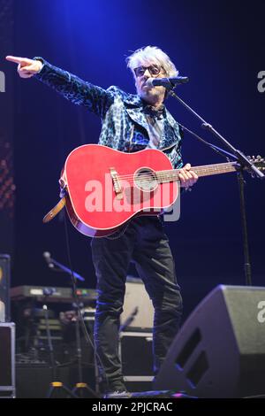 Madrid, Spagna. 01st Apr, 2023. Il cantante Manuel Spain Santaella del gruppo la Guardia si esibisce durante il concerto al festival Yo fui a EGB tour 2023 al Wizcenter di Madrid. Credit: SOPA Images Limited/Alamy Live News Foto Stock