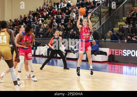 Campobasso, Italia. 01st Apr, 2023. Mabrey Marina di Schio in azione durante la finale - Famila Weber Schio vs Umana Reyer Venezia, Basket Italian Women Cup a Campobasso, Italia, Aprile 01 2023 Credit: Independent Photo Agency/Alamy Live News Foto Stock