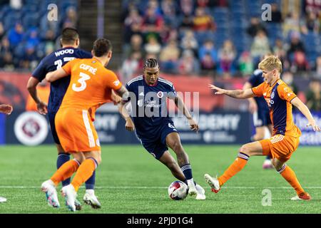 Gillette Stadium. 1st Apr, 2023. Massachusetts, USA; Christian Makoun, difensore della Rivoluzione del New England (6), schiva i difensori in una partita di MLS tra la Rivoluzione del New England e il New York City FC al Gillette Stadium. (c) Burt Granofsky/CSM/Alamy Live News Foto Stock