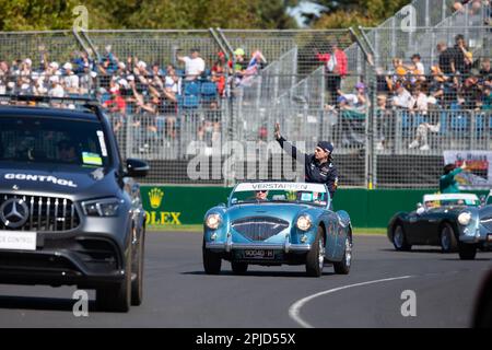 Melbourne, Australia, 2 aprile 2023. Max Verstappen (1) guida per Oracle Red Bull Racing durante la sfilata dei piloti al Gran Premio d'Australia di Formula uno il 02 aprile 2023, al circuito Grand Prix di Melbourne ad Albert Park, Australia. Credit: Dave Hewison/Speed Media/Alamy Live News Foto Stock