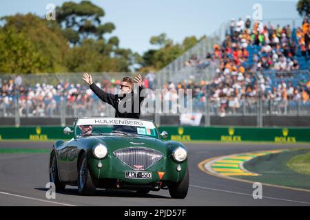 Melbourne, Australia, 2 aprile 2023. Nico Hulkenberg (27) guida per il Team MoneyGram Haas F1 durante la sfilata dei piloti al Gran Premio d'Australia di Formula uno il 02 aprile 2023, al circuito del Gran Premio di Melbourne ad Albert Park, Australia. Credit: Dave Hewison/Speed Media/Alamy Live News Foto Stock