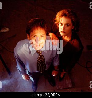 DAVID DUCHOVNY e GILLIAN ANDERSON negli X FILES (1993), diretti da CHRIS CARTER, ROB BOWMAN e DAVID NUTTER. Credit: FOX FILMS / Album Foto Stock