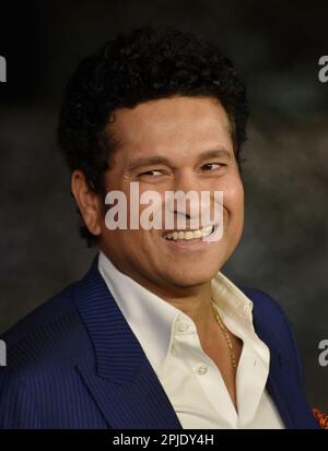 Mumbai, India. 31st Mar, 2023. L'ex cricketer indiano Sachin Tendulkar reagisce per una fotografia il primo giorno delle aperture del centro culturale Nita Mukesh Ambani a Mumbai, India, 31 marzo 2023. (Foto di Indranil Aditya/NurPhoto) Credit: NurPhoto SRL/Alamy Live News Foto Stock