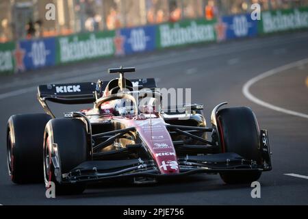 Melbourne, Australia, 2 aprile 2023. Valtteri Bottas (77) guida per la puntata del Team Alfa Romeo F1 durante la gara Australiana di Formula uno del 02 aprile 2023, al Melbourne Grand Prix Circuit di Albert Park, Australia. Credit: Dave Hewison/Speed Media/Alamy Live News Foto Stock