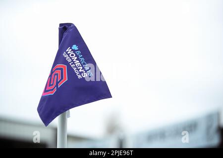 Una bandiera d'angolo mostra il logo WSL durante la partita della Super League delle donne di Barclays al LV Bet Stadium Meadow Park, Borehamwood. Data immagine: Domenica 2 aprile 2023. Foto Stock