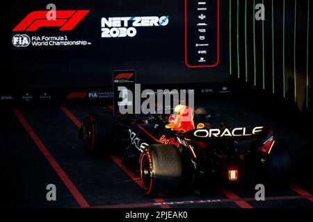 Melbourne, Australia. 02nd Apr, 2023. Primo : 2nd aprile 2023, motorsport, Formula 1, Formula uno, Stagione 2023, Gran Premio d'Australia, la Formula 1 Rolex Gran Premio d'Australia 2023, 3rd° round del Campionato del mondo di Formula uno 2023, sul circuito Albert Park, a Melbourne, Australia, la gara, 01 VERSTAPPEN Max (nld), Red Bull Racing RB19, azione vittoria Credit: dpa/Alamy Live News Foto Stock