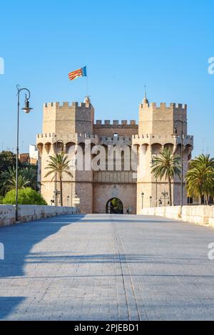 Valencia, Spagna. Vista di Torres de Serranos Foto Stock