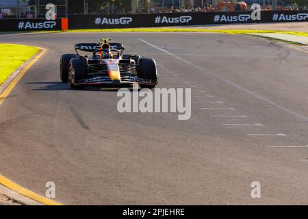 Melbourne, Australia. 02nd Apr, 2023. 2nd aprile 2023: Circuito Grand Prix di Melbourne, Melbourne, Victoria, Australia: Gran Premio di Formula 1 australiana: Giorno di gara: Numero 11 pilota Red Bull Sergio Perez durante la gara Credit: Action Plus Sports Images/Alamy Live News Foto Stock
