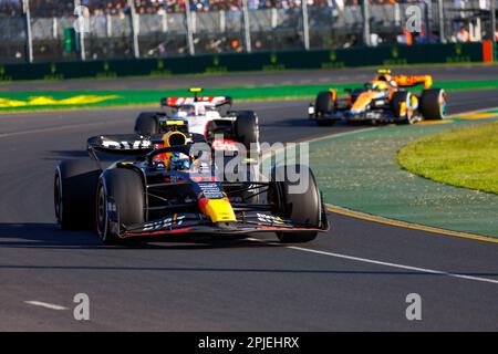 Melbourne, Australia. 02nd Apr, 2023. 2nd aprile 2023: Circuito Grand Prix di Melbourne, Melbourne, Victoria, Australia: Gran Premio di Formula 1 australiana: Giorno di gara: Numero 11 pilota Red Bull Sergio Perez durante la gara Credit: Action Plus Sports Images/Alamy Live News Foto Stock