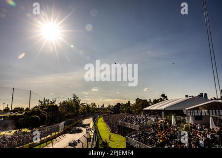 Melbourne, Australia. 02nd Apr, 2023. Azione in condizioni di scarsa illuminazione. 02.04.2023. Campionato del mondo Formula 1, Rd 3, Gran Premio d'Australia, Albert Park, Melbourne, Australia, Race Day. Il credito fotografico dovrebbe essere: XPB/immagini dell'Associazione Stampa. Credit: XPB Images Ltd/Alamy Live News Foto Stock