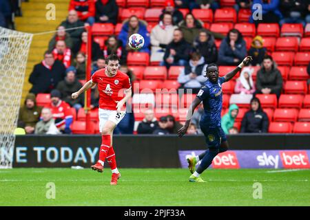 Oakwell Stadium, Barnsley, Inghilterra - 1st aprile 2023 Liam Kitching (5) di Barnsley testa la palla chiaro - durante il gioco Barnsley v Morecambe, Sky Bet League One, 2022/23, Oakwell Stadium, Barnsley, Inghilterra - 1st aprile 2023 Credit: Arthur Haigh/WhiteRosePhotos/Alamy Live News Foto Stock
