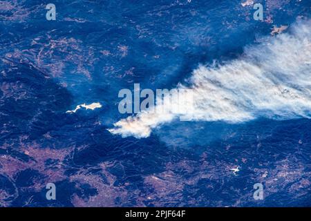 Grande incendio in Spagna. Ottimizzazione digitale. Elementi della NASA Foto Stock