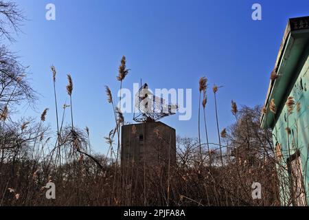 Antenna radar abbandonata, Camp Hero state Park, ex base dell'esercito e dell'aeronautica degli Stati Uniti, Montauk, Long Island, NY Foto Stock