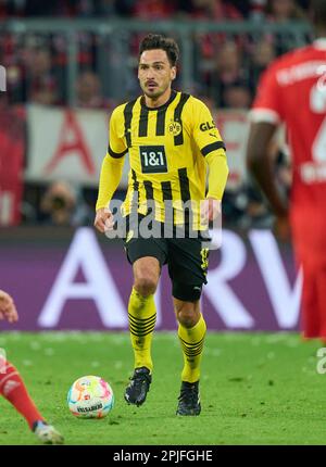 Monaco, Germania. 01 aprile 2023 Mats Hummels, BVB 15 nella partita FC BAYERN MUENCHEN - BORUSSIA DORTMUND 4-2 1.German Football League il 01 aprile 2023 a Monaco di Baviera, Germania. Stagione 2022/2023, giorno 26, 1.Bundesliga, FCB, BVB, München, 26.Spieltag. © Peter Schatz / Alamy Live News - LE NORMATIVE DFL VIETANO L'USO DELLE FOTOGRAFIE come SEQUENZE DI IMMAGINI e/o QUASI-VIDEO - Foto Stock