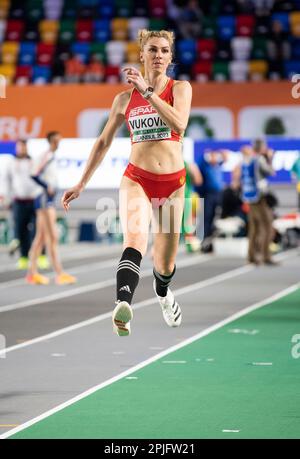 Marija Vuković del Montenegro in gara per la qualificazione di donne in alto salto ai Campionati europei di atletica indoor alla Ataköy Athletics Arena i Foto Stock