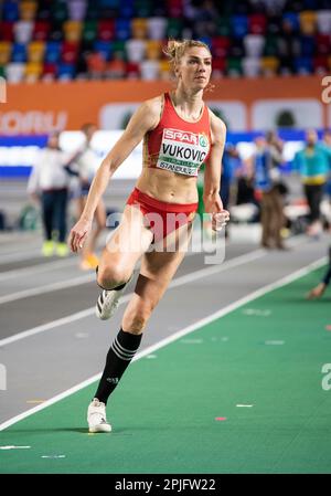 Marija Vuković del Montenegro in gara per la qualificazione di donne in alto salto ai Campionati europei di atletica indoor alla Ataköy Athletics Arena i Foto Stock