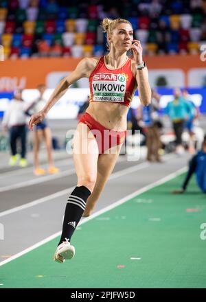 Marija Vuković del Montenegro in gara per la qualificazione di donne in alto salto ai Campionati europei di atletica indoor alla Ataköy Athletics Arena i Foto Stock