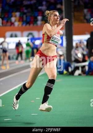 Marija Vuković del Montenegro in gara per la qualificazione di donne in alto salto ai Campionati europei di atletica indoor alla Ataköy Athletics Arena i Foto Stock