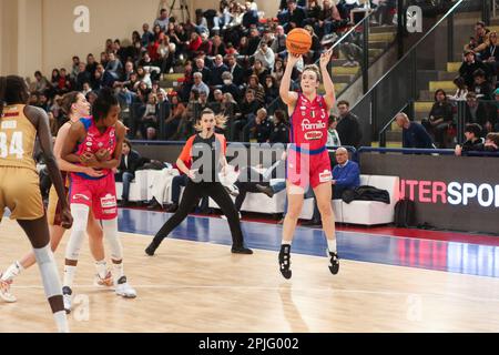 Campobasso, Italia. 01st Apr, 2023. Mabrey Marina di Schio in azione durante la partita tra Famila Wuber Schio e Umana Reyer Venezia nella Coppa Italia di basket femminile, a la Molisana. Famila Wuber Schio ha vinto la Coppa Italiana di Pallacanestro femminile battendo Umana Reyer Venezia 73-62. Credit: SOPA Images Limited/Alamy Live News Foto Stock