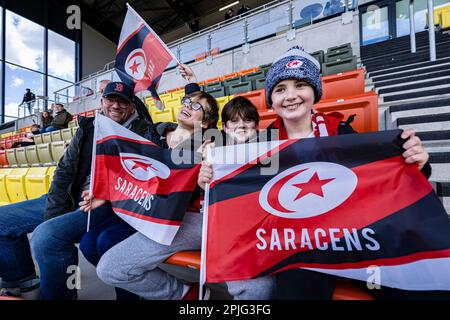 LONDRA, REGNO UNITO. 02 aprile 2023. Tifosi di Saracens durante la Heineken Championships Cup Saracens vs Ospreys allo stadio StoneX di domenica 02 aprile 2023. LONDRA INGHILTERRA. Credit: Taka G Wu/Alamy Live News Foto Stock