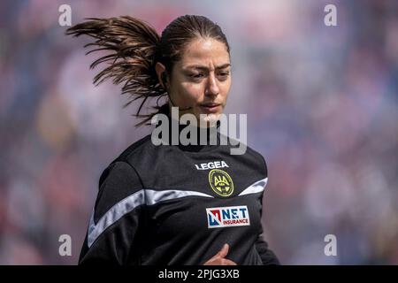 Maria Sole Ferrieri Caputi (Referee) Nel corso della 'Serie A' italiana tra Bologna 3-0 Udinese allo Stadio Renato Dall'Ara il 2 aprile 2023 a Bologna. (Foto di Maurizio Borsari/AFLO) Foto Stock