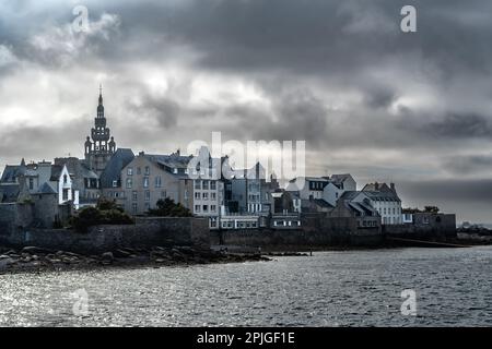 Città di Roscoff sulla costa atlantica Finistere in Bretagna, Francia Foto Stock