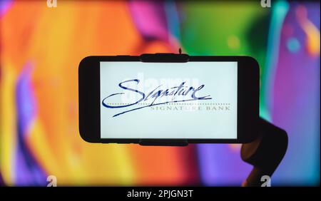 India. 2nd Apr, 2023. In questa immagine, il logo Signature Bank viene visualizzato sullo schermo di un telefono cellulare. (Credit Image: © Idrees Abbas/SOPA Images via ZUMA Press Wire) SOLO PER USO EDITORIALE! Non per USO commerciale! Foto Stock