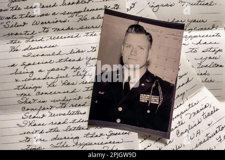 1960 a mano lettera scritta e foto di una carriera ufficiale dell'esercito, still life, Stati Uniti Foto Stock