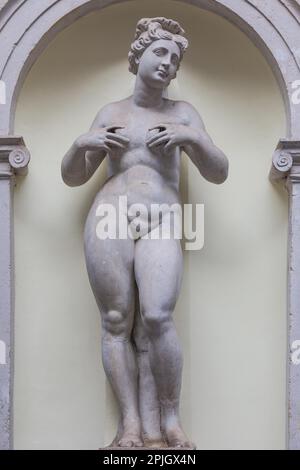 300 anni statua di abbondanza in un parco italiano, senza la necessità di rilasciare Foto Stock