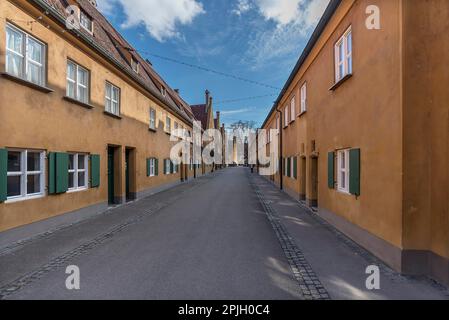 Case residenziali nel Jakob Fugger Settlement, il più antico insediamento sociale del mondo, 16th ° secolo, Augusta, Baviera, Germania, Europa Foto Stock