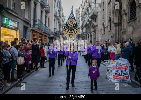 Barcellona, Barcellona, Spagna. 2nd Apr, 2023. La Processione della buona morte passa per il centro di Barcellona durante la Domenica delle Palme della settimana Santa. La settimana Santa è la commemorazione cristiana annuale della Passione di Cristo. (Credit Image: © Marc Asensio Clupes/ZUMA Press Wire) SOLO PER USO EDITORIALE! Non per USO commerciale! Foto Stock