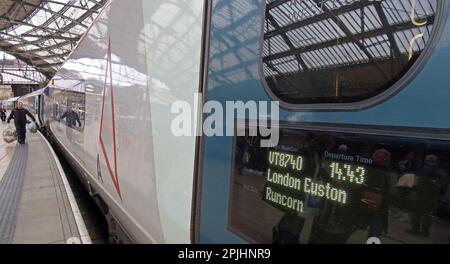 Avanti West Coast Pendolino 390156, a Liverpool Lime Street, stazione principale, Liverpool, Merseyside, Inghilterra, REGNO UNITO, L1 1JD Foto Stock